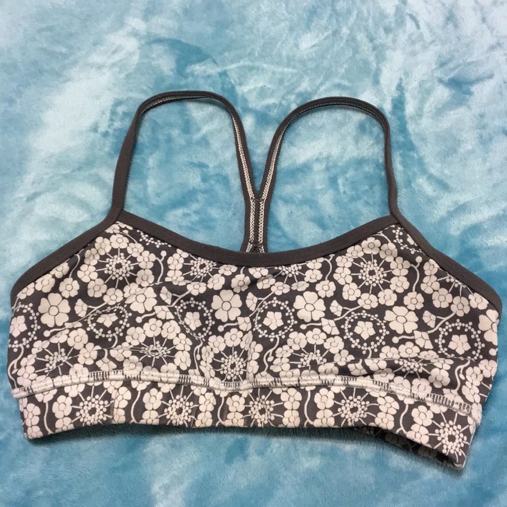 Lululemon sports bra